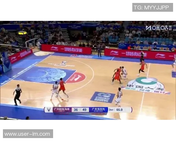 八村压哨三分绝杀后迅速退场被队友抓回现场引发笑声