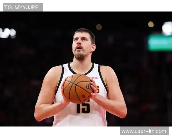 约基奇本赛季表现亮眼总得分仅次于SGA篮板助攻双双领跑联盟