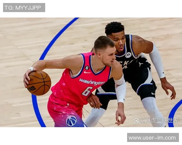 波尔津吉斯赛后与豪泽塔图姆怀特亲切交流回忆夺冠时光